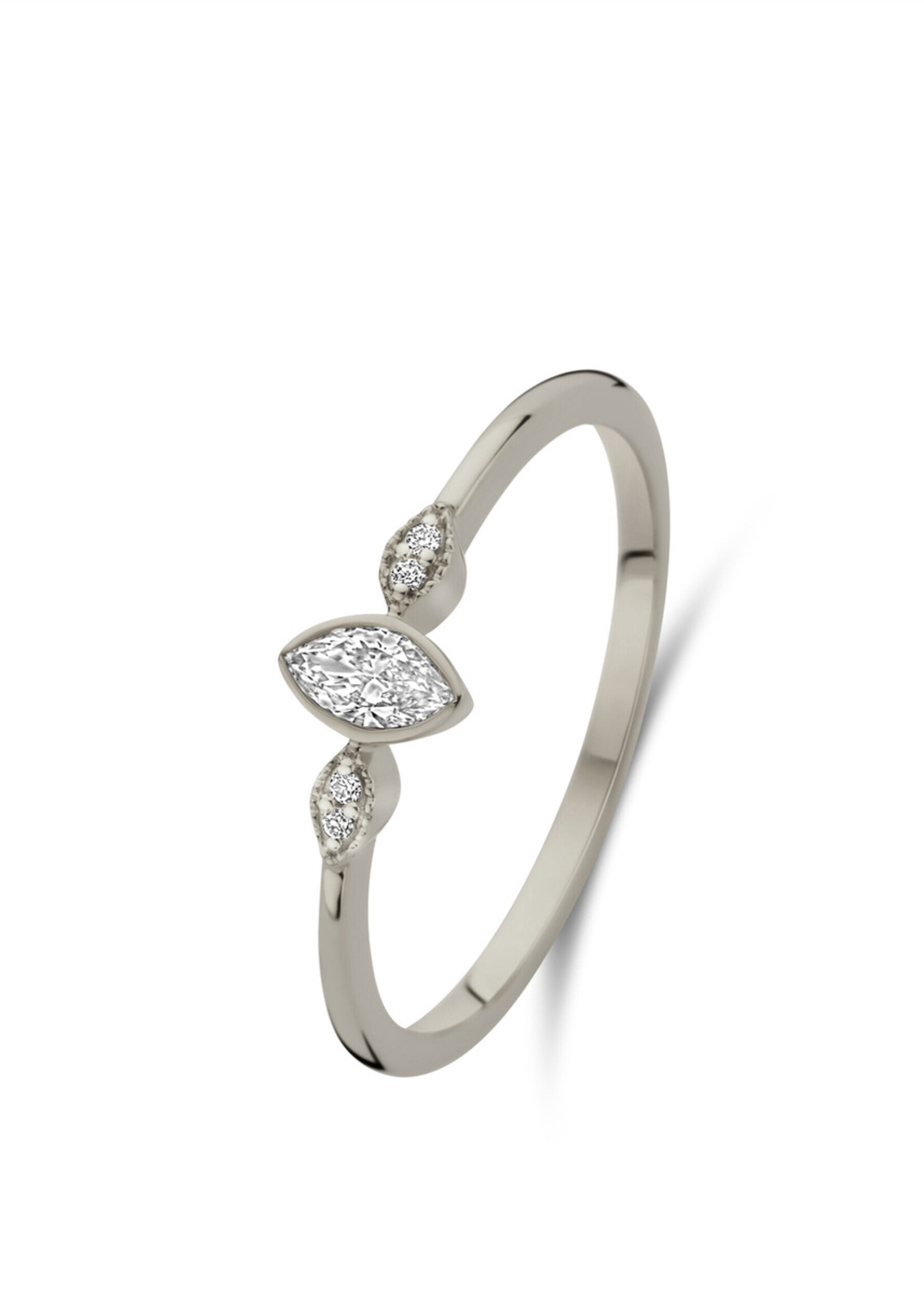Trilogie ring met centrale marquise geslepen diamant