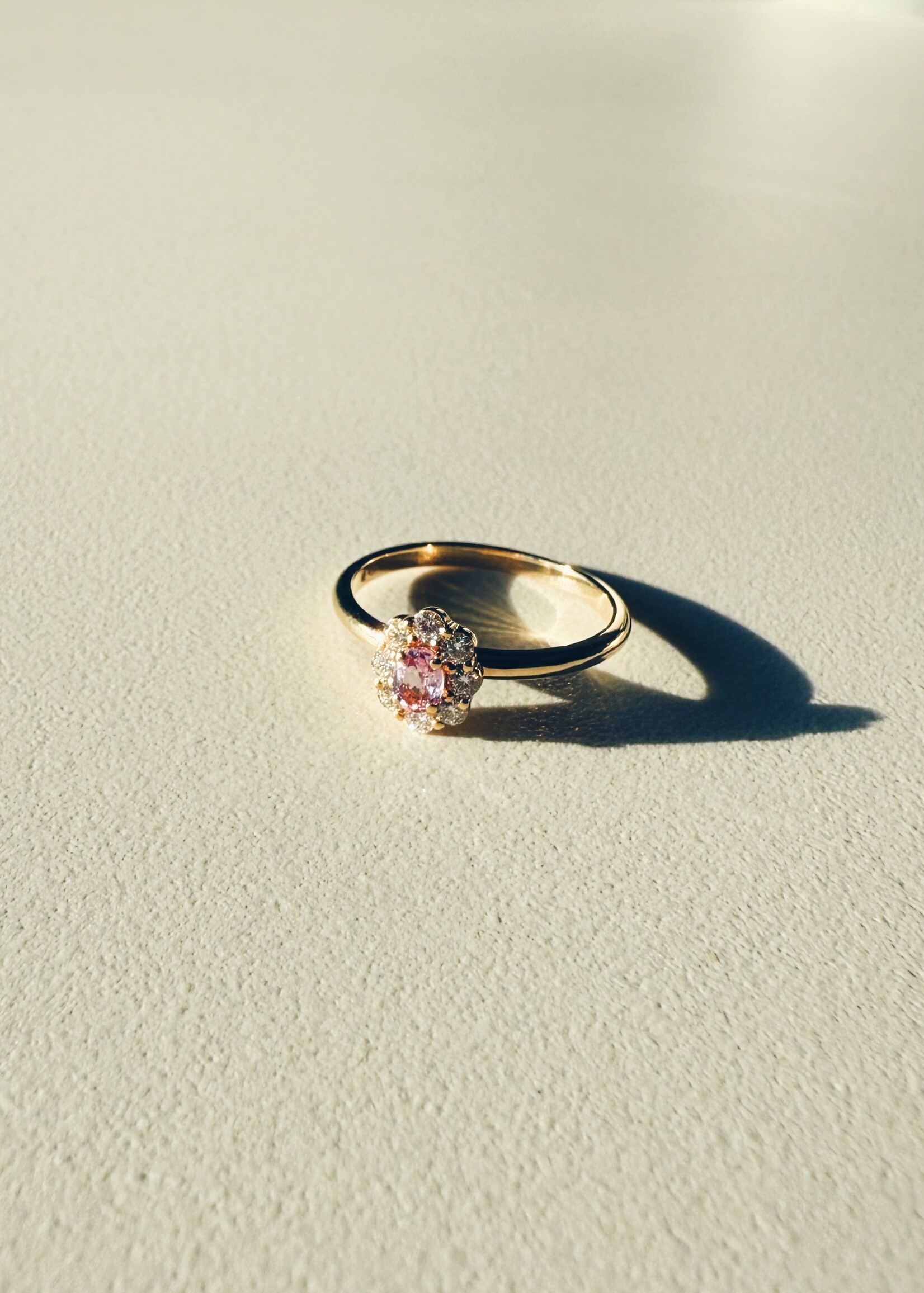 Ring met roze saffier