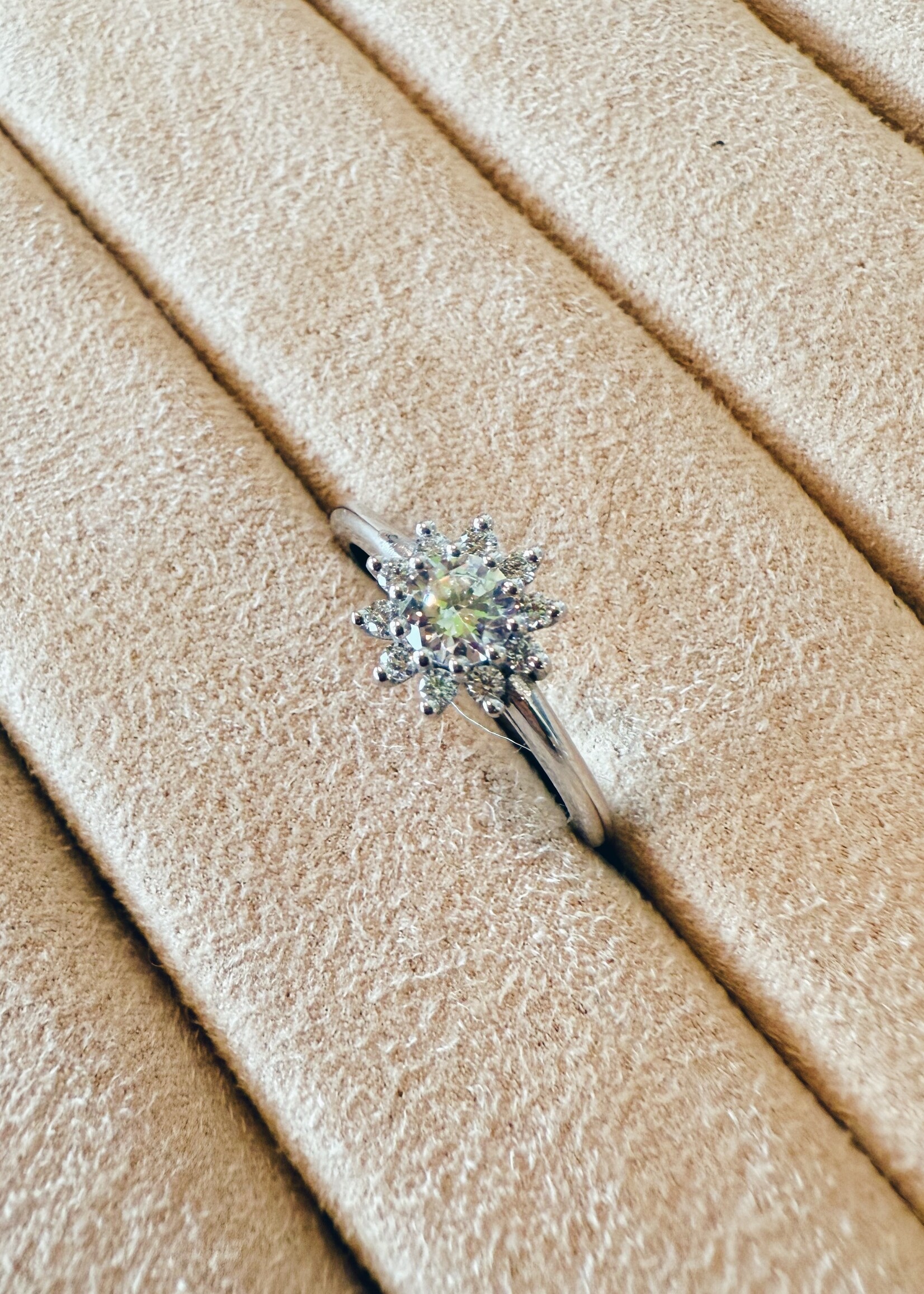 Entourage ring met diamanten