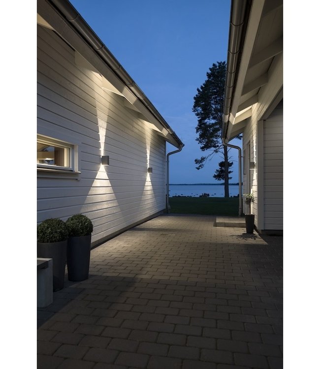 Wandlamp recht hoekig antraciet up en down met led voor buiten.