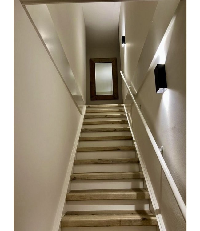 Strakke wandlamp up en down light -Antique Brass-