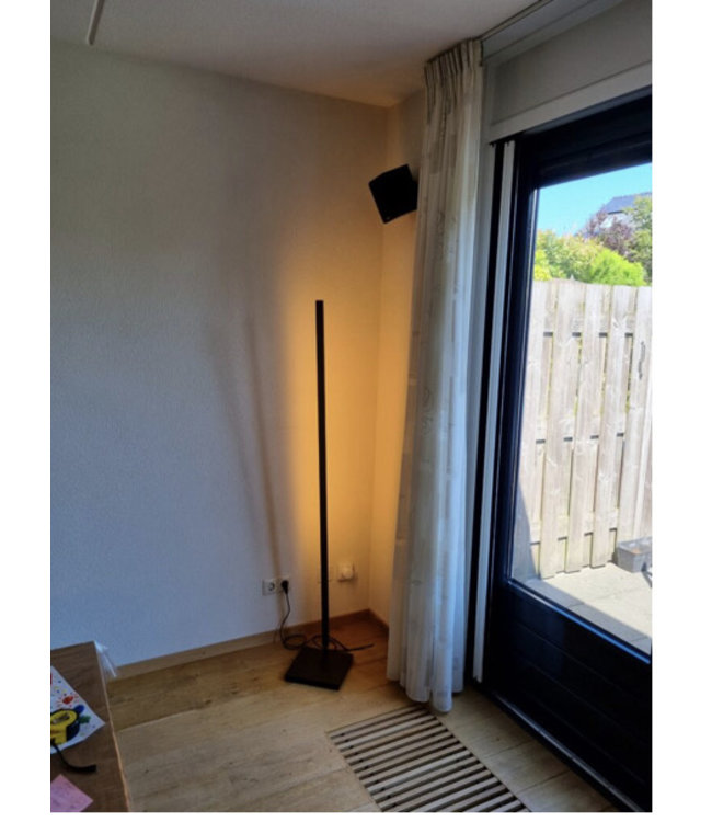minimalistische strakke vloerlamp zwart led met dimmer