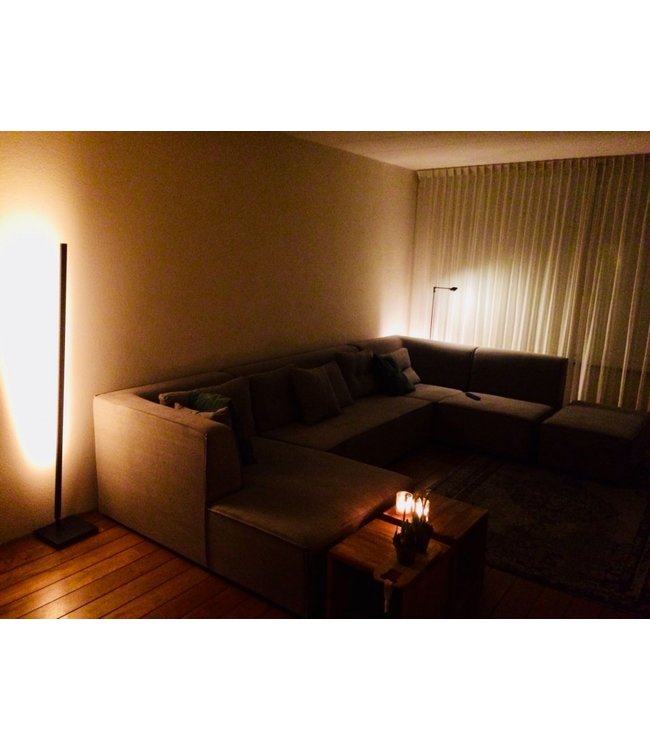 minimalistische strakke vloerlamp zwart led met dimmer