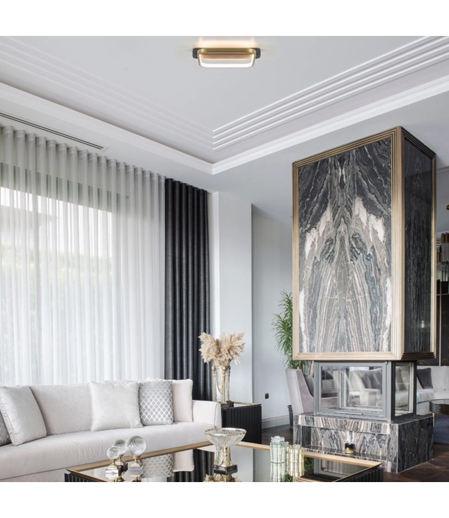 Platte zwarte plafondlamp met goudkleurige led ring