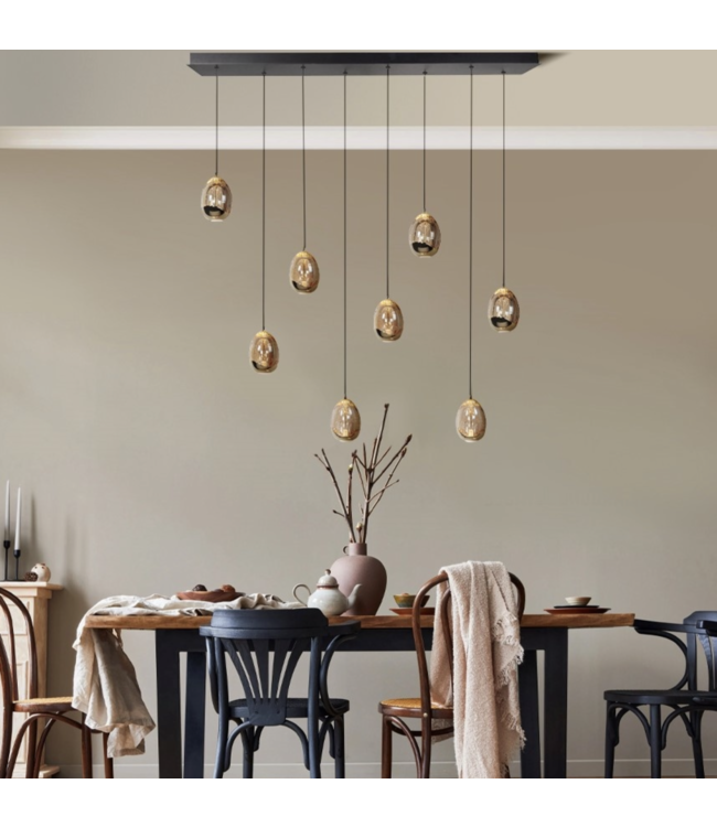 Amber eivormige 8 lichts hanglamp met messing accenten -115 cm