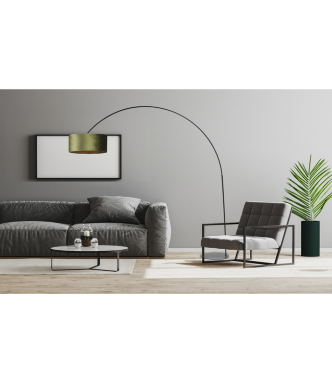 Zwarte hoge booglamp met velours groene kap.