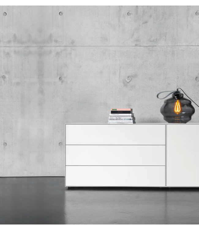 Ribbel vormige tafellamp met smoke kleurig glas met lederen -22cm- Zwart