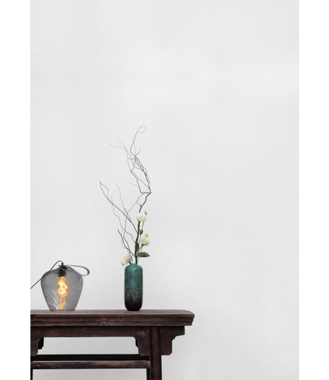 Gedeukte kelk vormige tafellamp met leren handvat -22cm- Smoke