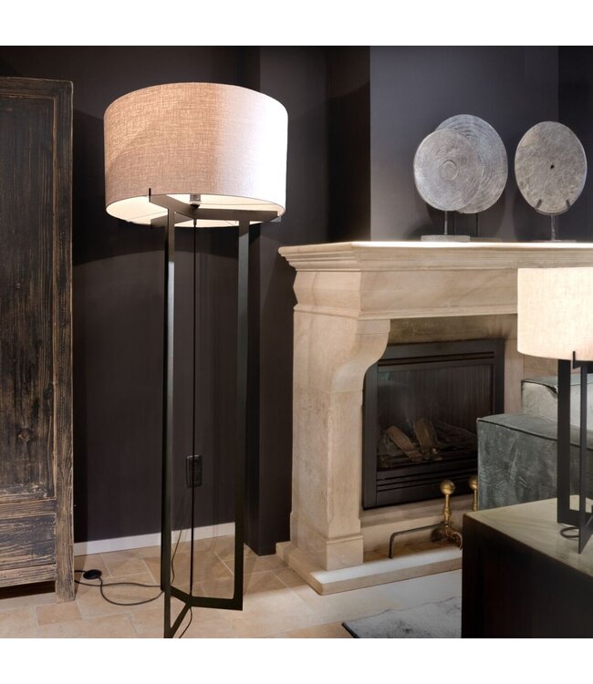 Stoere vloerlamp incl kap 175cm hoog kap
