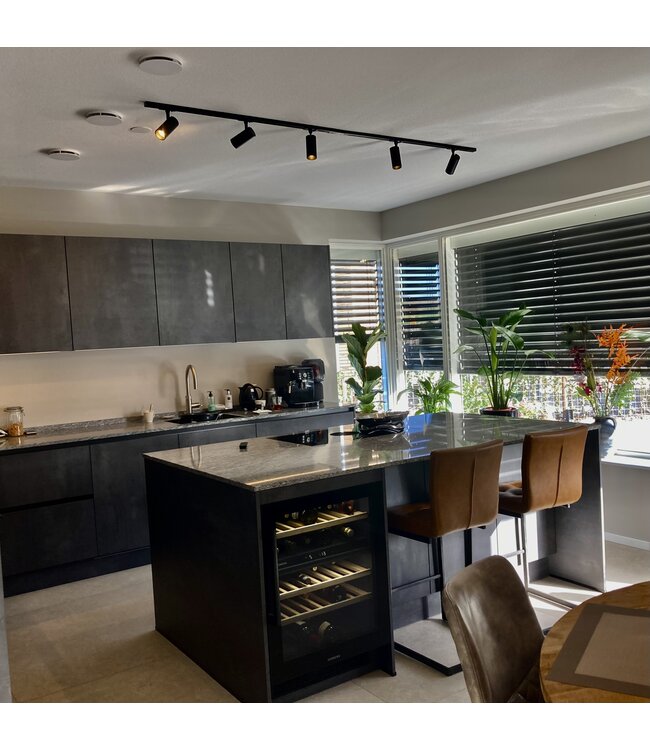 Rail 2meter 1fase kit wit inclusief 3 strakke spots.