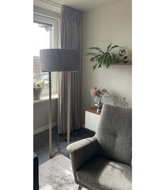 Stoere vloerlamp incl kap 175cm hoog bamboo kap