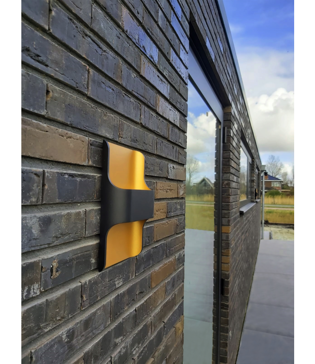 Buiten lamp Up en down geintegreerde led  zwart goud