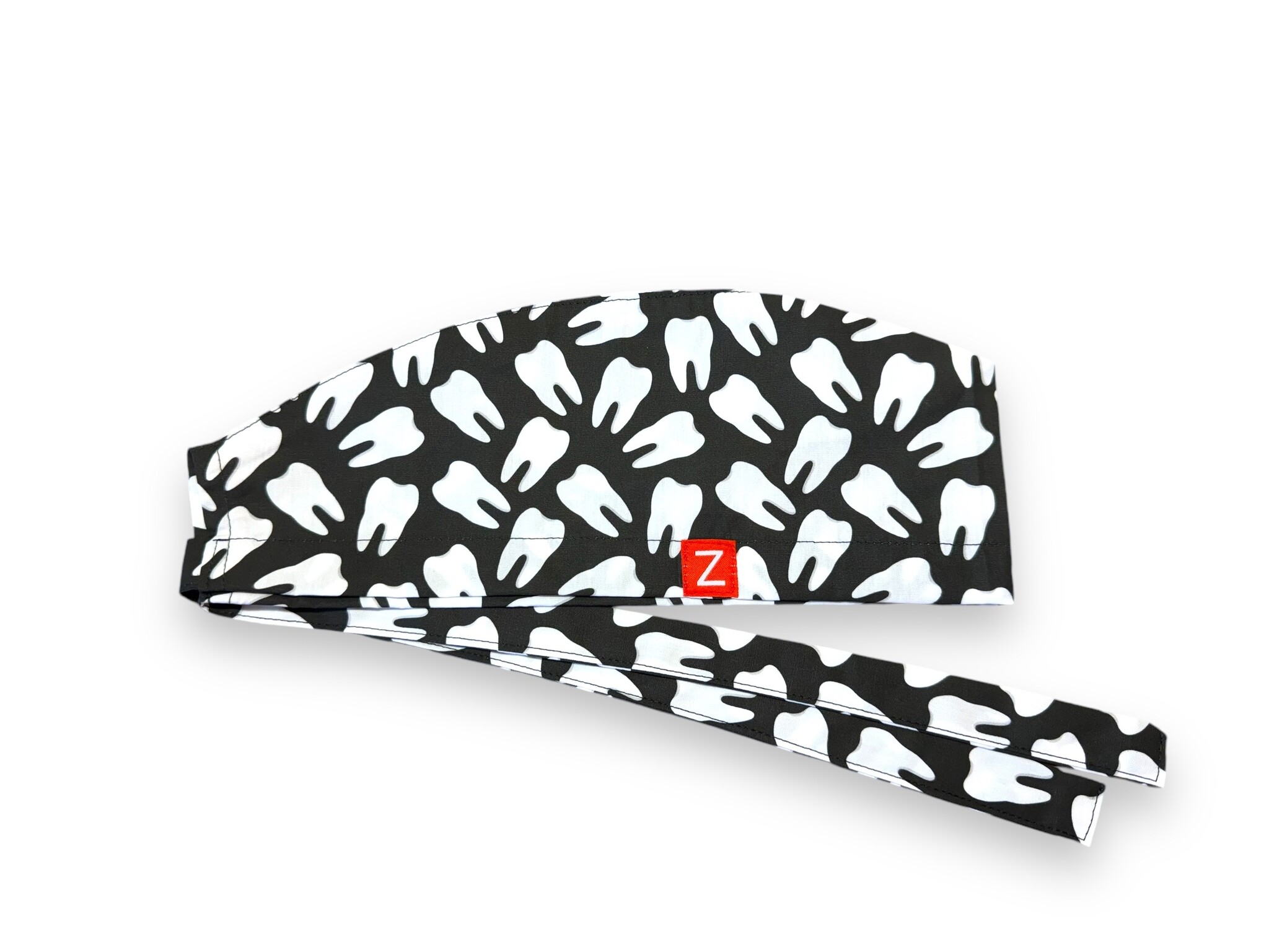 Dents noires et blanches