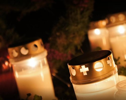 Grafkaarsen van Bolsius kopen als grafdecoratie of sfeer voor buitenlocatie