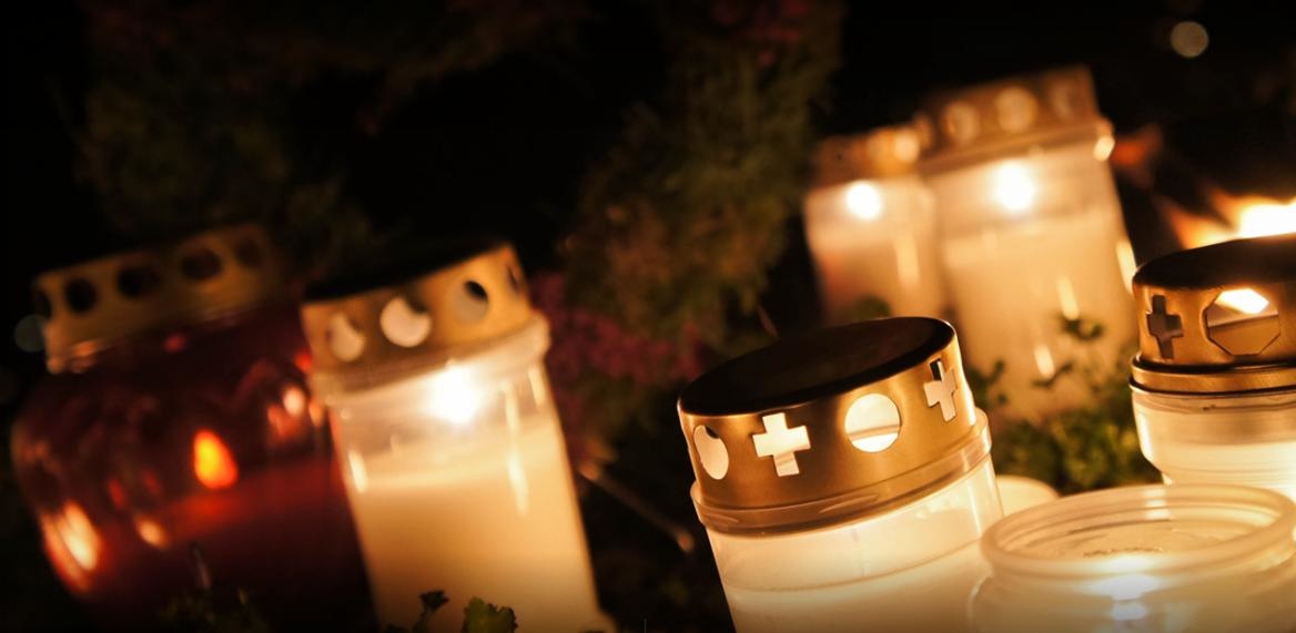 Grafkaarsen van Bolsius kopen als grafdecoratie of sfeer voor buitenlocatie