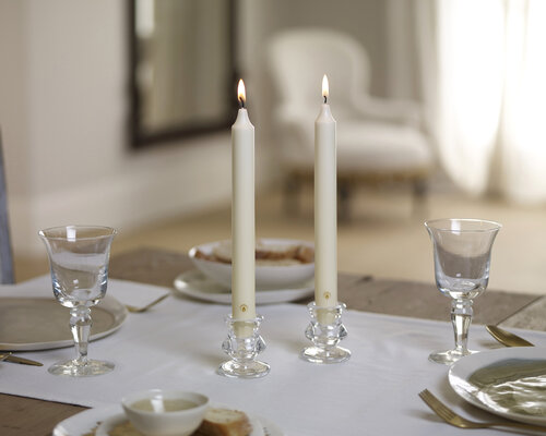 Dinerkaarsen, gotische kaarsen, kroonkaasen en ander tafelkaarsen voor sfeer op tafel