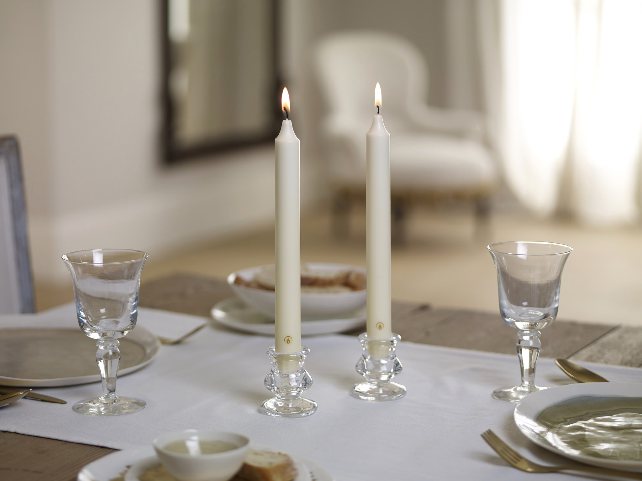 Dinerkaarsen, gotische kaarsen, kroonkaasen en ander tafelkaarsen voor sfeer op tafel