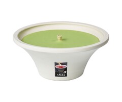 Witte outdoor schaal gevuld met appelgroene was