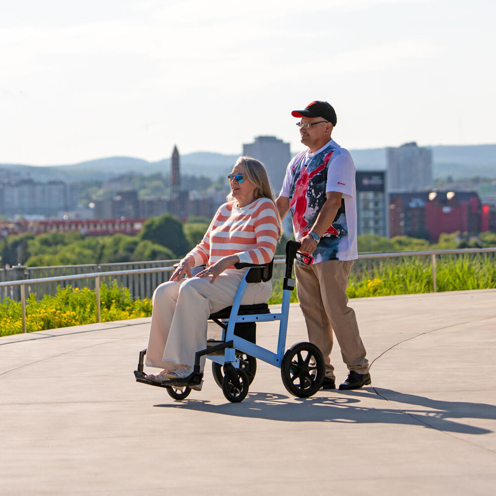 Triumph Triumph Prestige rolstoel/rollator 2 in 1. - Sky Blue