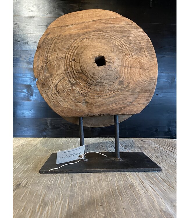 Wooden wheel Aura Peeperkorn