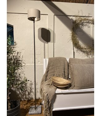 Aura Peeperkorn Vloerlamp 'Dunne haas' - Old Grey - 150cm
