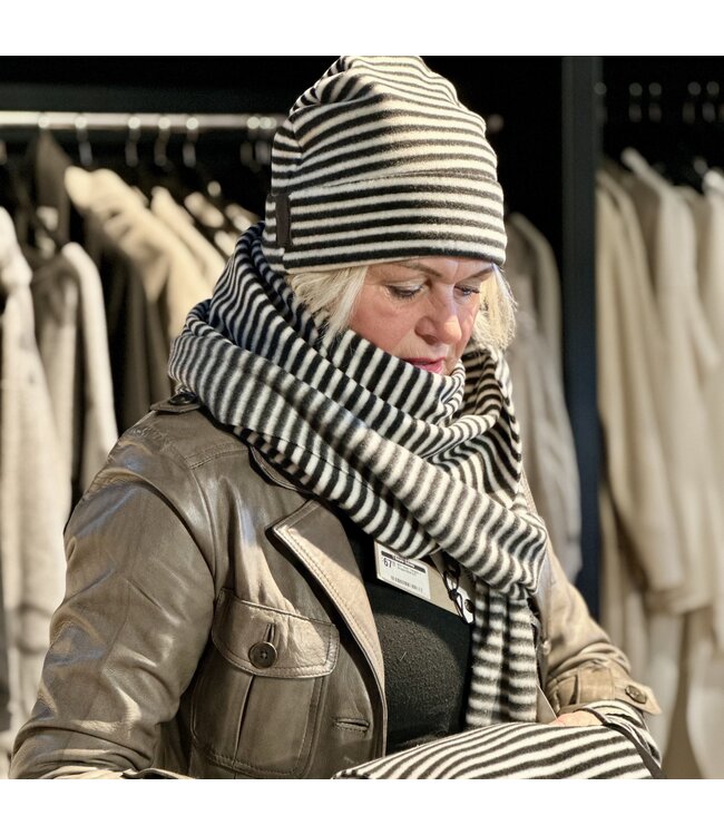 6022 Wrist Warmer - Stripes Black & White