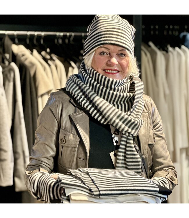 6022 Wrist Warmer - Stripes Black & White