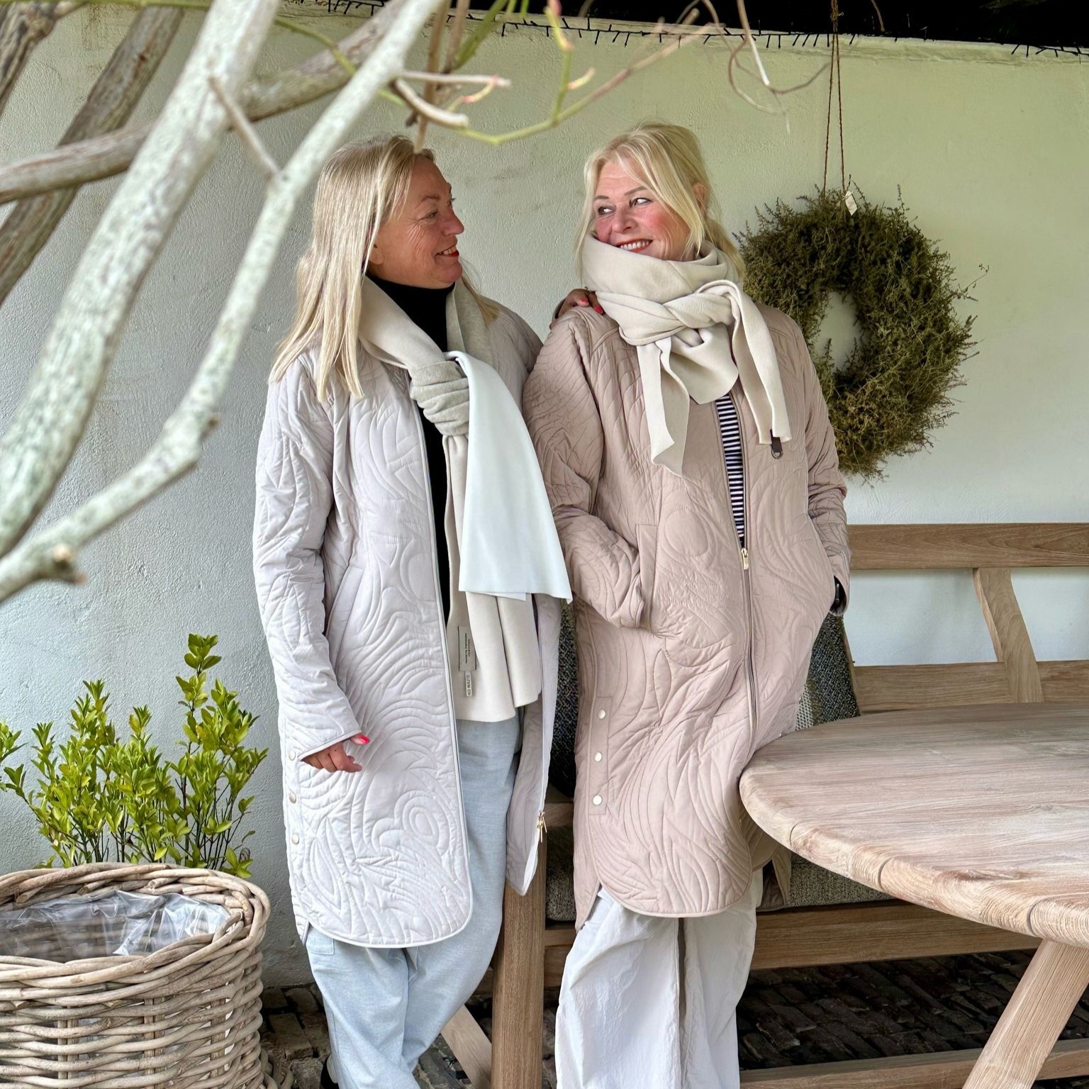 Jassen, poncho's & bodywarmers