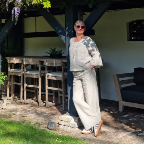 Shirts, tops & blouses