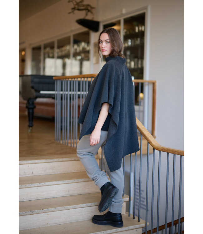 4126 Poncho - Soft Black 914