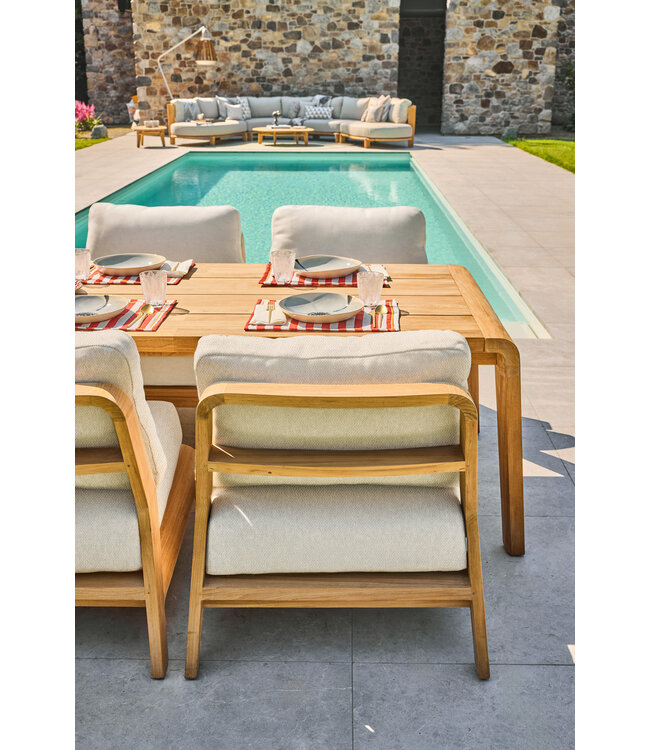 SUNS Basta low dining chair - Teak / Beachy bouclé