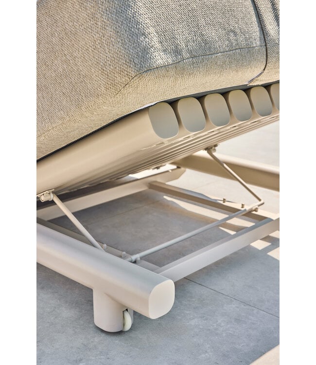 Lucia Single Lounger - Camel Sand/Natural Gravel