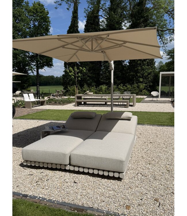 Showroommodel Lucia daybed (2xlounger) + Lucia sidetable - Camel sand / Natural gravel