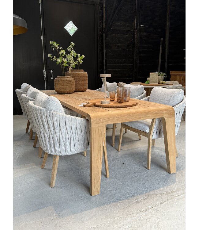 Showroommodel Basta dining table 260 x100 - Teak