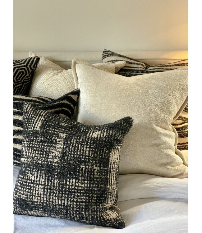 Omar Antwerp | Yasmine Ivory kussen 45x45 inclusief vulling