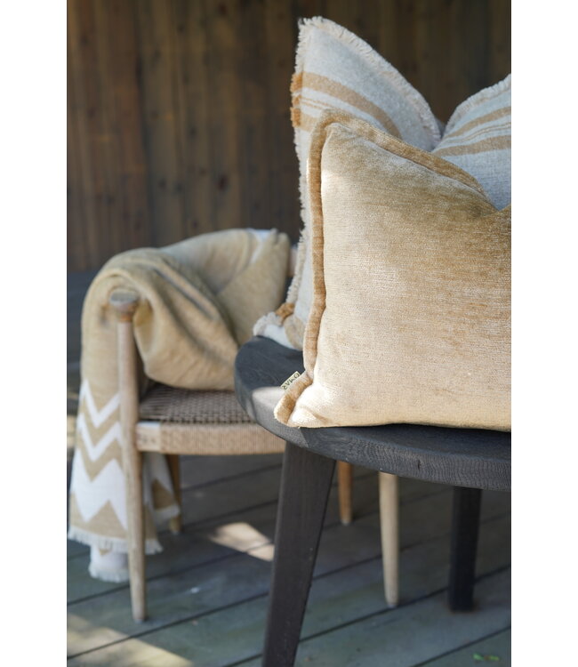 Omar Antwerp | Yasmine Caramel kussen 45x45 inclusief vulling