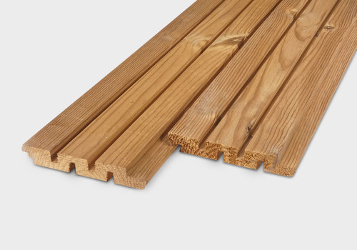 Thermisch gemodificeerde grenen rabatplanken van HOUTvakman.be - Thermo grenenhout rabat: Duurzaam, stabiel, milieuvriendelijk & met een mooie goudbruine kleur!