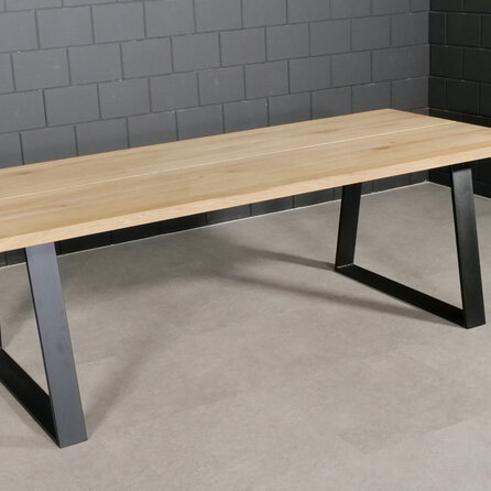 Zwarte trapeze poten (set) - staal / ijzer - 2x10 cm - hoogte: 72 cm - breedte (montageplaat): 78 cm - breedte (onderzijde): 90 cm - tafelpoot metaal zwart gecoat Zwarte trapeze poten (set) - staal / ijzer - 2x10 cm - hoogte: 72 cm - breedte (montageplaat): 78 cm - breedte (onderzijde): 90 cm - tafelpoot metaal zwart gecoat