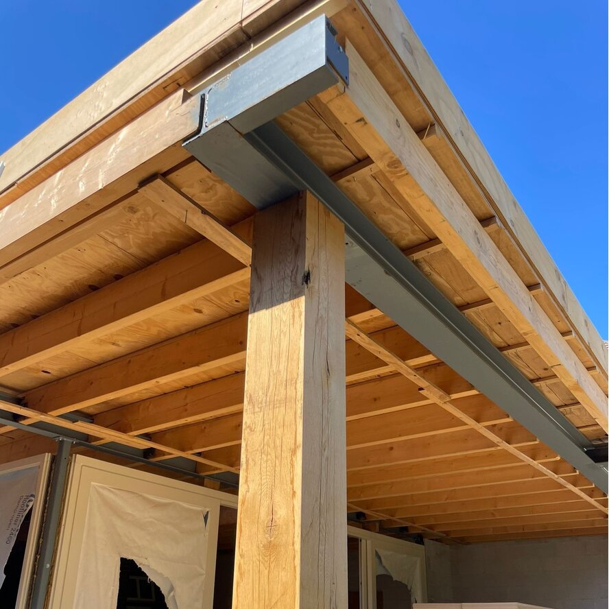Eiken balk - 240x240 mm - geschaafd - balk voor buiten - eikenhout AD 20-25% Eiken balk - 240x240 mm - geschaafd - balk voor buiten - eikenhout AD 20-25%