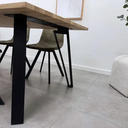 Zwarte schuine vlinder poten (set) - staal / ijzer - 0.5x8 cm - hoogte: 72 cm - breedte (onder): 92 cm - tafelpoot metaal zwart gecoat Zwarte schuine vlinder poten (set) - staal / ijzer - 0.5x8 cm - hoogte: 72 cm - breedte (onder): 92 cm - tafelpoot metaal zwart gecoat