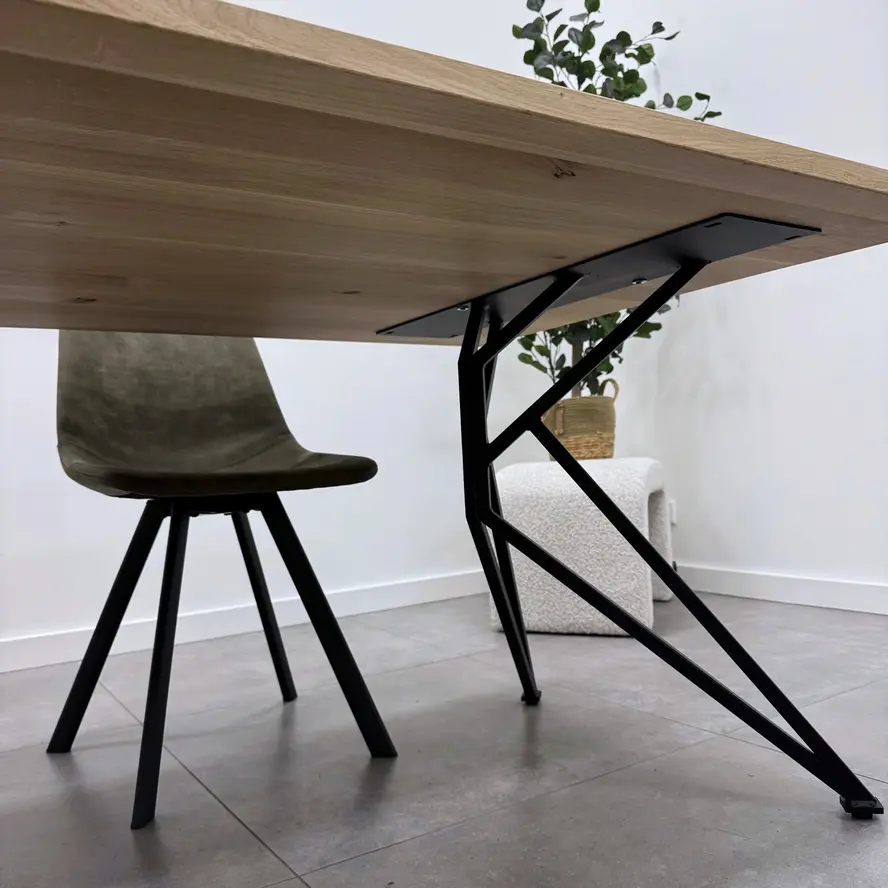 Zwarte vlinder poten (set) - staal / ijzer - 2x2 cm - hoogte: 72 cm - breedte (montageplaat): 78 cm - breedte (onderzijde): 74 cm - tafelpoot metaal zwart gecoat Zwarte vlinder poten (set) - staal / ijzer - 2x2 cm - hoogte: 72 cm - breedte (montageplaat): 78 cm - breedte (onderzijde): 74 cm - tafelpoot metaal zwart gecoat