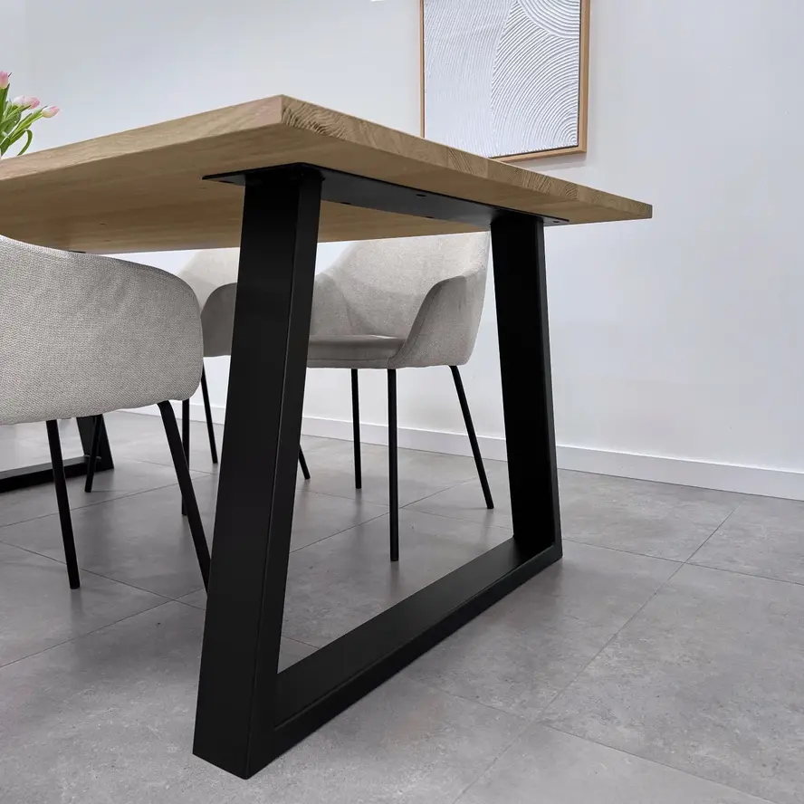 Zwarte trapezium poten (set) - staal / ijzer - 4x10 cm - hoogte: 72 cm - breedte (montageplaat): 78 cm - breedte (onderzijde): 95 cm - tafelpoot metaal zwart gecoat Zwarte trapezium poten (set) - staal / ijzer - 4x10 cm - hoogte: 72 cm - breedte (montageplaat): 78 cm - breedte (onderzijde): 95 cm - tafelpoot metaal zwart gecoat