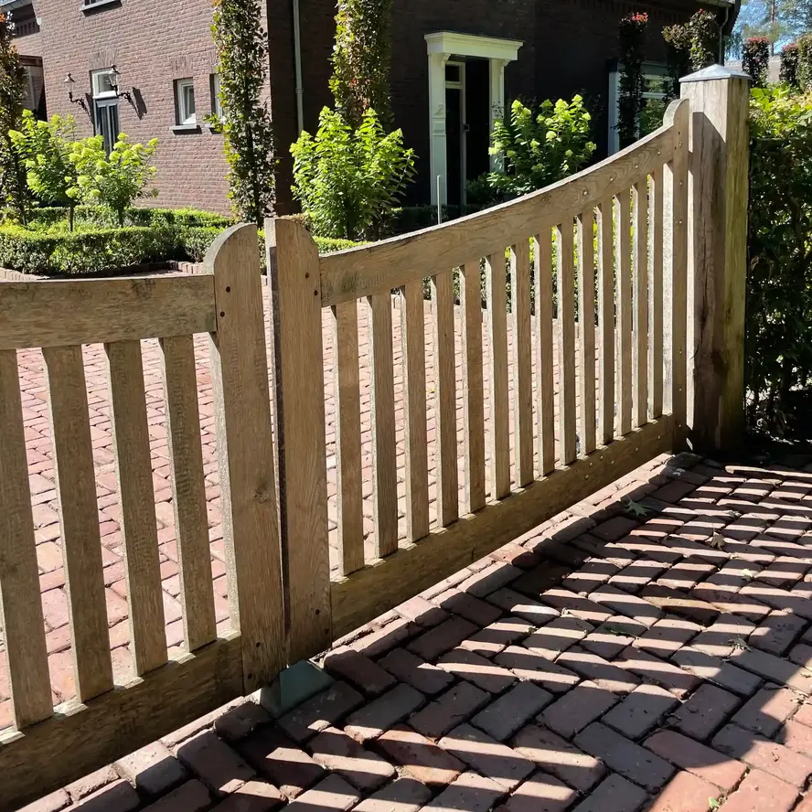 Eiken balk - 250x250 mm - ruw / fijnbezaagd - balk voor buiten - eikenhout AD 20-25% Eiken balk - 250x250 mm - ruw / fijnbezaagd - balk voor buiten - eikenhout AD 20-25%