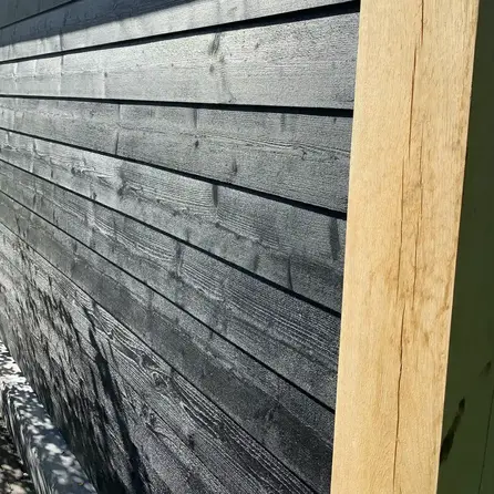Zwart vuren Zweeds rabat - 12-27x178 mm - ruwe zichtzijde - zweedsrabat - zwart gebeitst vurenhout KD 18-20%