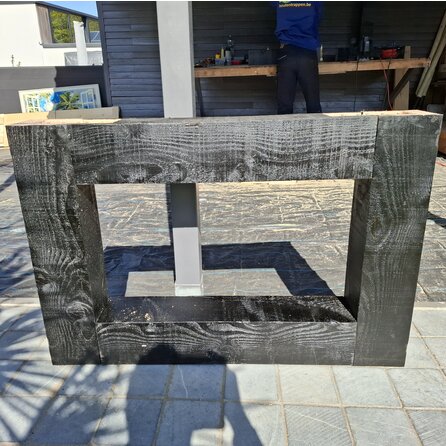 Zwart douglas balk - 150x150 mm - ruw / fijnbezaagd - balk voor buiten - zwart geïmpregneerd douglashout AD 20-25%