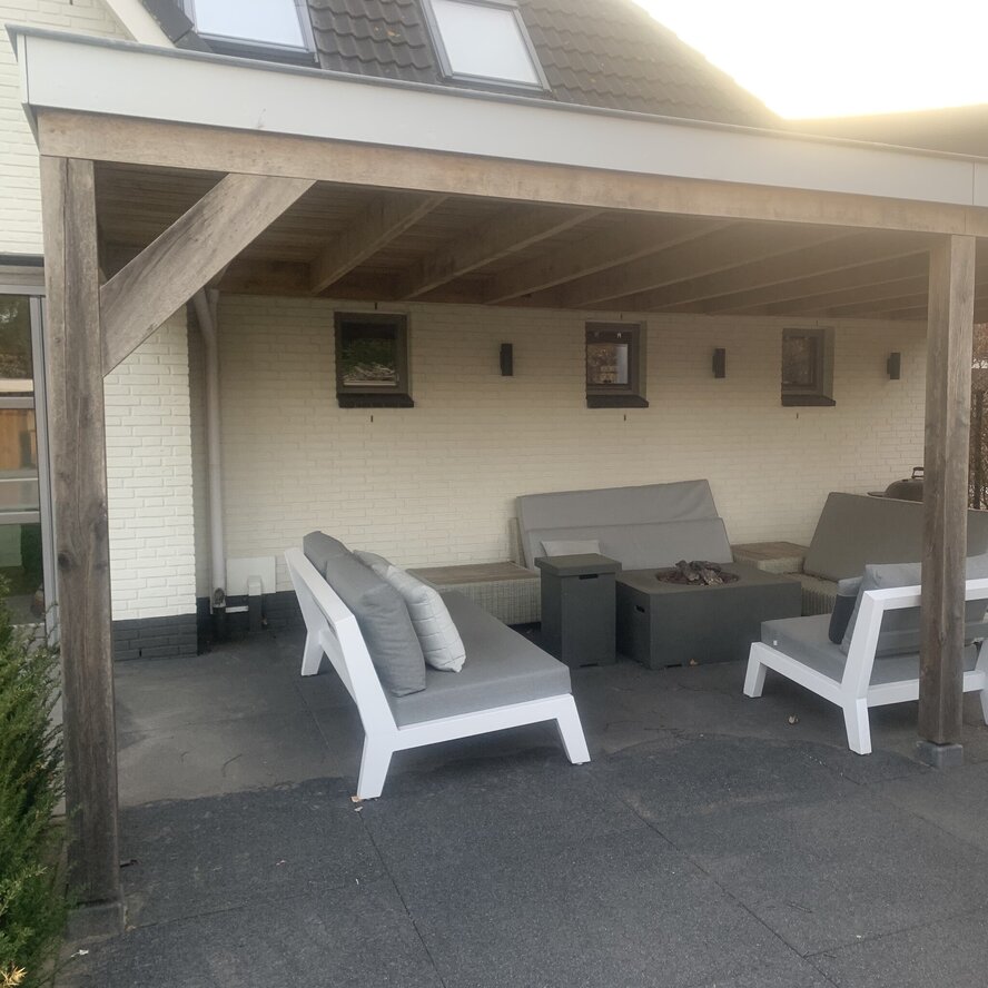 Eiken balk - 170x170 mm - geschaafd - balk voor buiten - eikenhout AD 20-25% Eiken balk - 170x170 mm - geschaafd - balk voor buiten - eikenhout AD 20-25%
