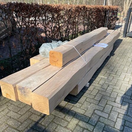 Verouderd eiken balk - 110x110 mm - rustiek geschaafde kanten - balk voor buiten - oud eikenhout AD 20-25% Verouderd eiken balk - 110x110 mm - rustiek geschaafde kanten - balk voor buiten - oud eikenhout AD 20-25%