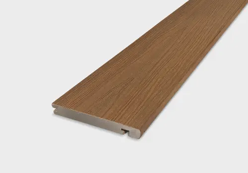 Deze composiet randplanken zorgen ervoor dat de randen van uw terras netjes worden weggewerkt, zodat er geen open ruimtes of onafgewerkte randen zichtbar zijn.