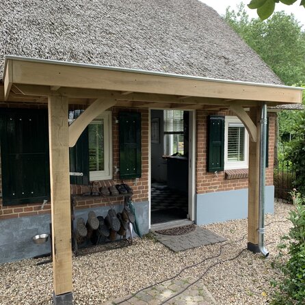 Eiken balk - 100x170 mm - ruw / fijnbezaagd - balk voor buiten - eikenhout AD 20-25% Eiken balk - 100x170 mm - ruw / fijnbezaagd - balk voor buiten - eikenhout AD 20-25%