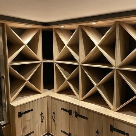 Eiken plank - 23x200 mm - ruw / fijnbezaagd - plank voor binnen / beschut buiten - eikenhout KD 8-12% Eiken plank - 23x200 mm - ruw / fijnbezaagd - plank voor binnen / beschut buiten - eikenhout KD 8-12%